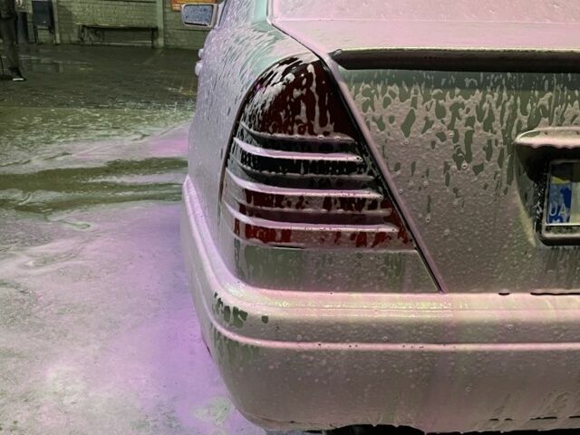 Сірий Мерседес Ц-Клас, об'ємом двигуна 1.8 л та пробігом 300 тис. км за 1700 $, фото 1 на Automoto.ua