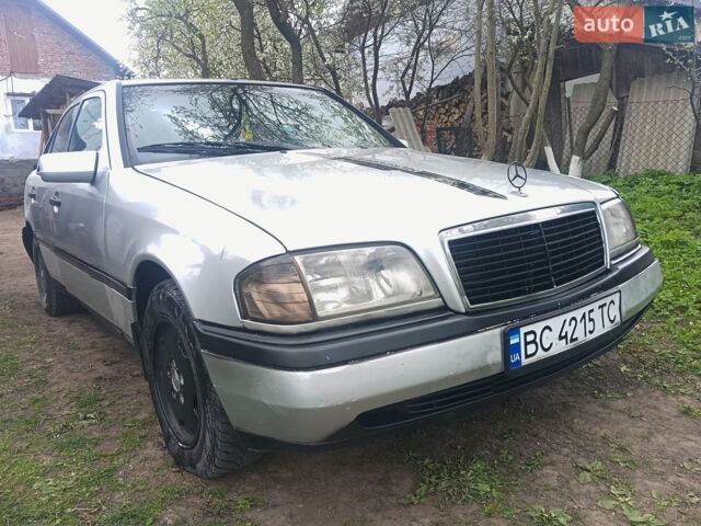 Сірий Мерседес Ц-Клас, об'ємом двигуна 1.8 л та пробігом 300 тис. км за 1600 $, фото 1 на Automoto.ua