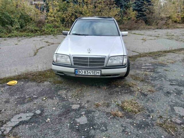 Сірий Мерседес Ц-Клас, об'ємом двигуна 1.8 л та пробігом 440 тис. км за 1600 $, фото 1 на Automoto.ua