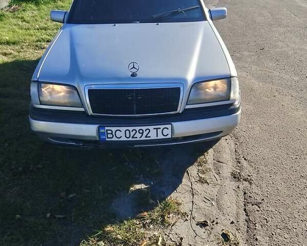Сірий Мерседес Ц-Клас, об'ємом двигуна 1.8 л та пробігом 612 тис. км за 1800 $, фото 1 на Automoto.ua