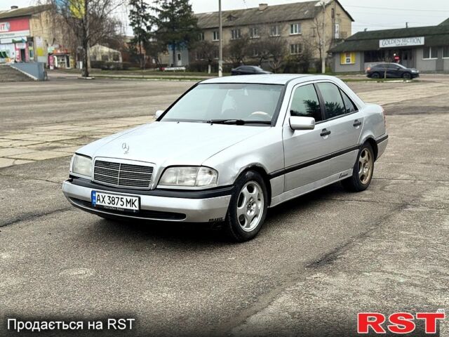 Сірий Мерседес Ц-Клас, об'ємом двигуна 2.2 л та пробігом 300 тис. км за 1999 $, фото 1 на Automoto.ua