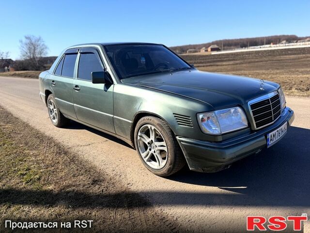 Серый Мерседес Ц-Класс, объемом двигателя 2.5 л и пробегом 300 тыс. км за 2200 $, фото 1 на Automoto.ua
