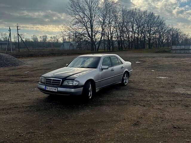 Серый Мерседес Ц-Класс, объемом двигателя 2.8 л и пробегом 422 тыс. км за 2000 $, фото 1 на Automoto.ua