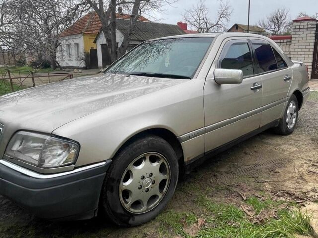 Сірий Мерседес Ц-Клас, об'ємом двигуна 1.8 л та пробігом 3 тис. км за 800 $, фото 1 на Automoto.ua