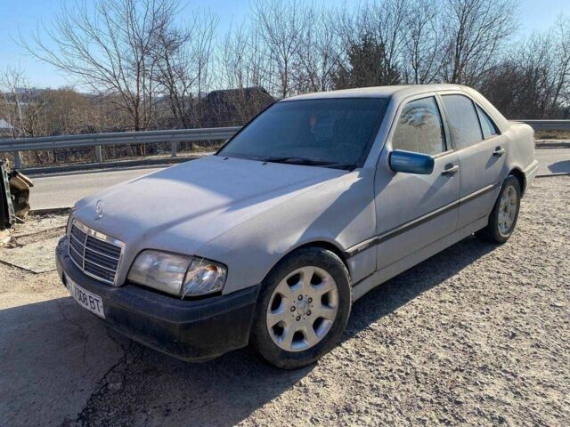 Серый Мерседес Ц-Класс, объемом двигателя 1.8 л и пробегом 100 тыс. км за 899 $, фото 1 на Automoto.ua