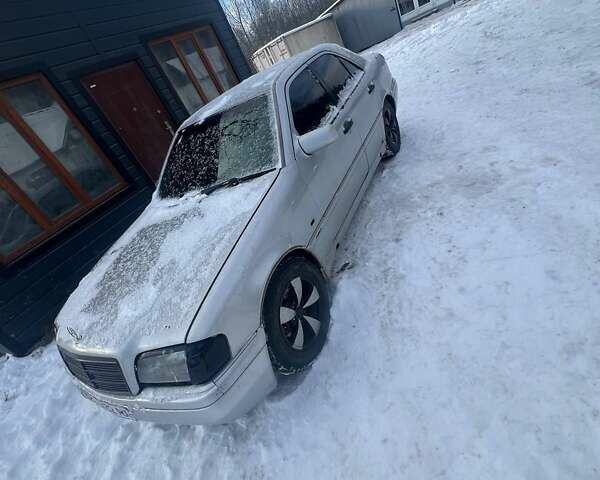 Сірий Мерседес Ц-Клас, об'ємом двигуна 1.8 л та пробігом 400 тис. км за 1800 $, фото 1 на Automoto.ua