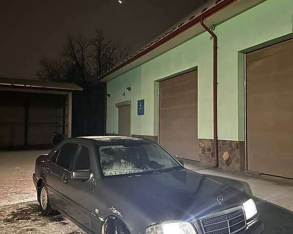 Серый Мерседес Ц-Класс, объемом двигателя 1.8 л и пробегом 268 тыс. км за 3200 $, фото 1 на Automoto.ua