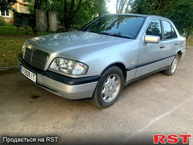 Серый Мерседес Ц-Класс, объемом двигателя 2 л и пробегом 490 тыс. км за 2350 $, фото 1 на Automoto.ua