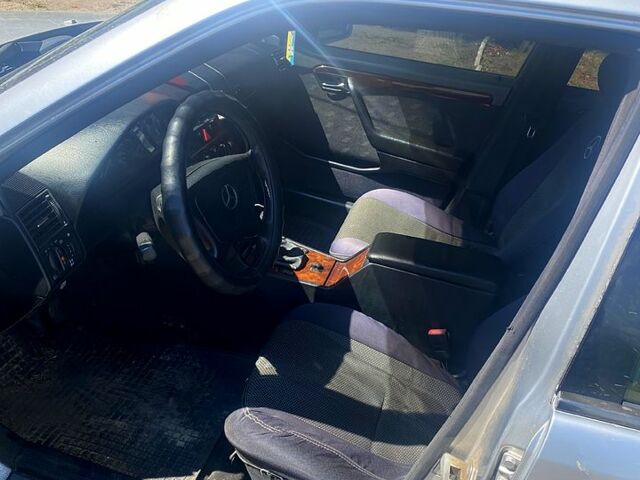 Серый Мерседес Ц-Класс, объемом двигателя 2 л и пробегом 200 тыс. км за 1600 $, фото 1 на Automoto.ua