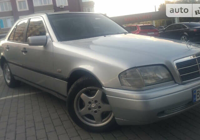 Серый Мерседес Ц-Класс, объемом двигателя 1.8 л и пробегом 430 тыс. км за 2500 $, фото 1 на Automoto.ua