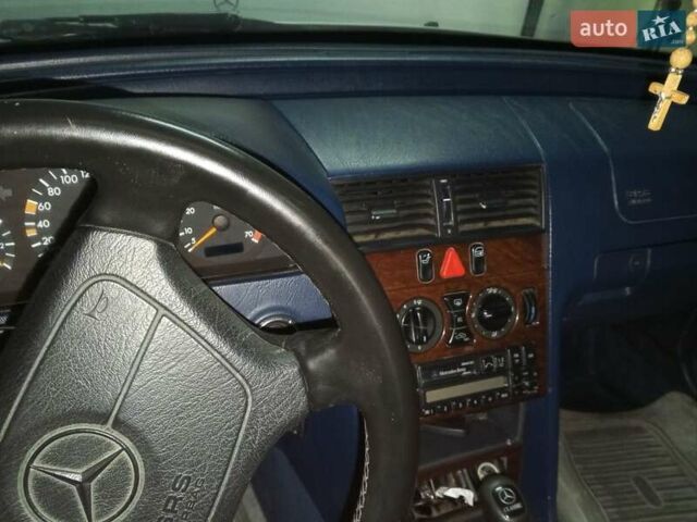 Серый Мерседес Ц-Класс, объемом двигателя 1.8 л и пробегом 306 тыс. км за 3700 $, фото 1 на Automoto.ua