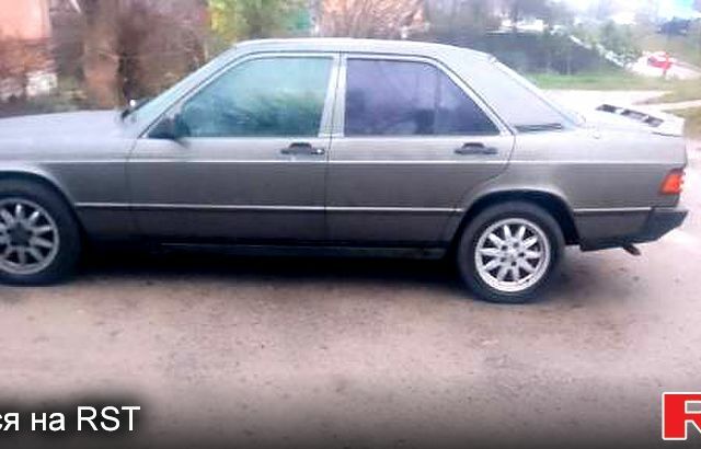 Сірий Мерседес Ц-Клас, об'ємом двигуна 2 л та пробігом 460 тис. км за 2000 $, фото 1 на Automoto.ua
