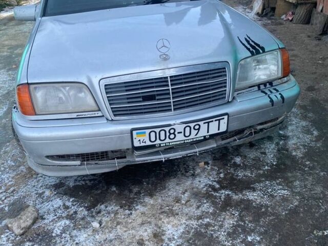 Серый Мерседес Ц-Класс, объемом двигателя 1.8 л и пробегом 500 тыс. км за 2000 $, фото 1 на Automoto.ua