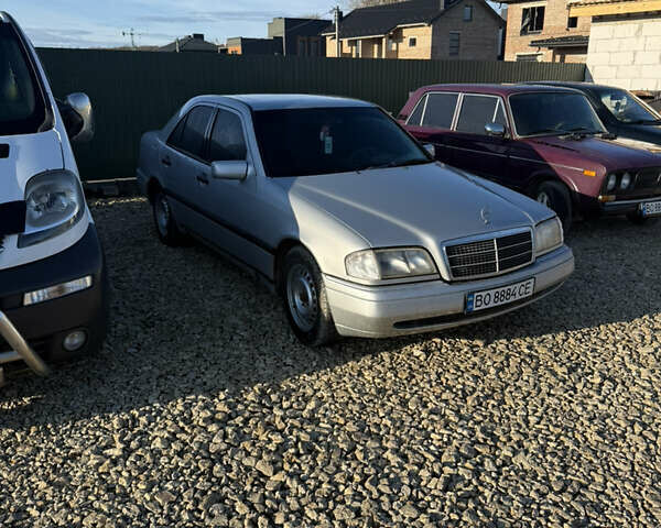 Серый Мерседес Ц-Класс, объемом двигателя 1.8 л и пробегом 300 тыс. км за 2700 $, фото 1 на Automoto.ua