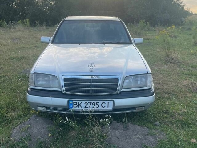 Сірий Мерседес Ц-Клас, об'ємом двигуна 1.8 л та пробігом 437 тис. км за 2500 $, фото 1 на Automoto.ua