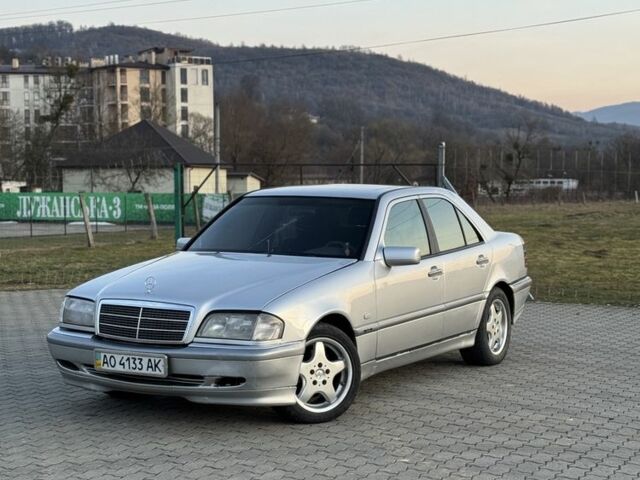 Сірий Мерседес Ц-Клас, об'ємом двигуна 1.8 л та пробігом 348 тис. км за 2400 $, фото 1 на Automoto.ua