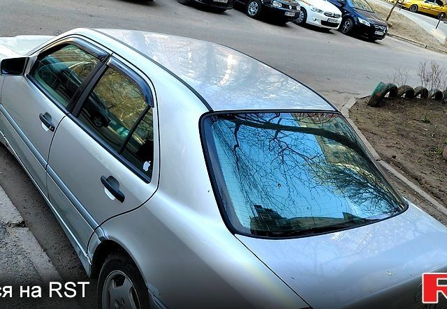 Серый Мерседес Ц-Класс, объемом двигателя 1.8 л и пробегом 0 тыс. км за 2200 $, фото 1 на Automoto.ua