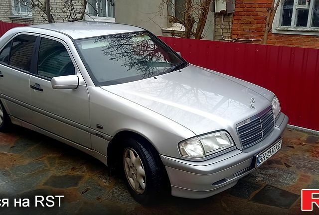 Сірий Мерседес Ц-Клас, об'ємом двигуна 1.8 л та пробігом 5000 тис. км за 3550 $, фото 1 на Automoto.ua
