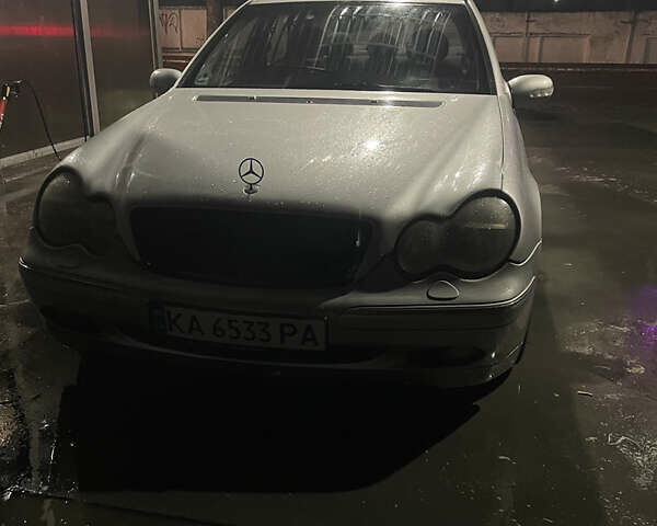 Серый Мерседес Ц-Класс, объемом двигателя 2 л и пробегом 284 тыс. км за 3700 $, фото 1 на Automoto.ua