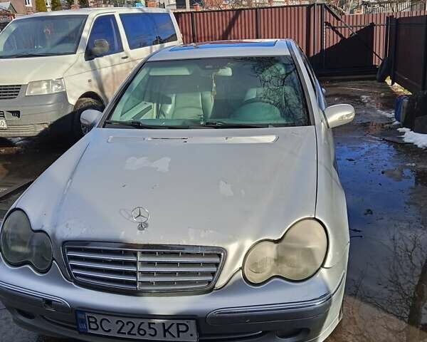Сірий Мерседес Ц-Клас, об'ємом двигуна 2.2 л та пробігом 600 тис. км за 2000 $, фото 1 на Automoto.ua