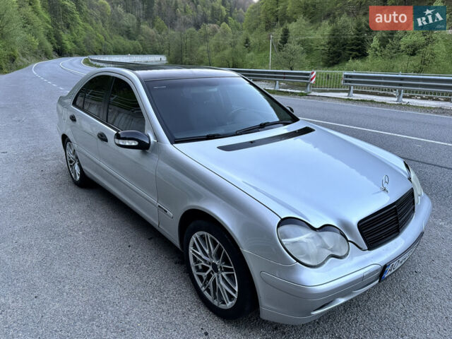 Сірий Мерседес Ц-Клас, об'ємом двигуна 2 л та пробігом 135 тис. км за 4999 $, фото 1 на Automoto.ua
