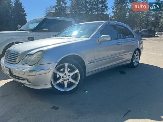 Серый Мерседес Ц-Класс, объемом двигателя 2 л и пробегом 380 тыс. км за 4500 $, фото 1 на Automoto.ua
