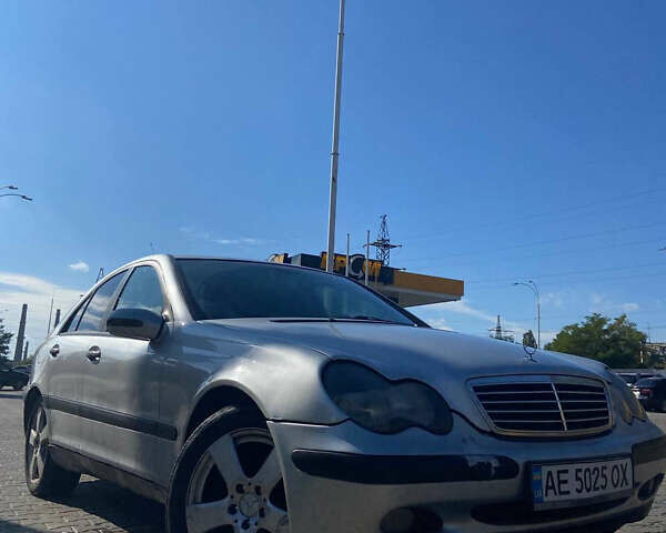 Сірий Мерседес Ц-Клас, об'ємом двигуна 2 л та пробігом 410 тис. км за 4400 $, фото 1 на Automoto.ua