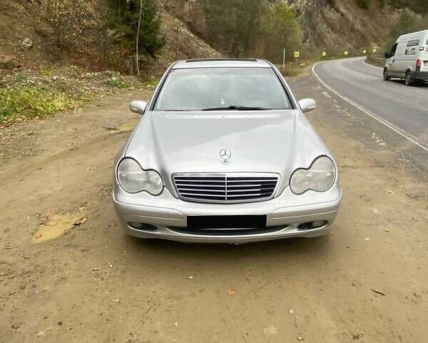 Сірий Мерседес Ц-Клас, об'ємом двигуна 2 л та пробігом 344 тис. км за 4200 $, фото 1 на Automoto.ua