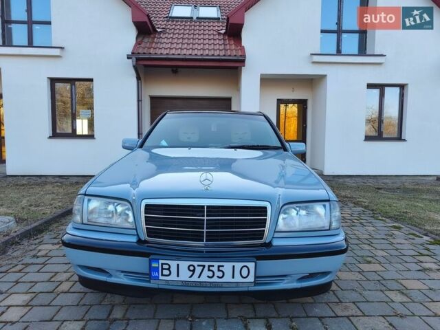 Серый Мерседес Ц-Класс, объемом двигателя 2 л и пробегом 385 тыс. км за 3750 $, фото 1 на Automoto.ua