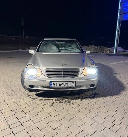 Сірий Мерседес Ц-Клас, об'ємом двигуна 2 л та пробігом 240 тис. км за 3750 $, фото 1 на Automoto.ua