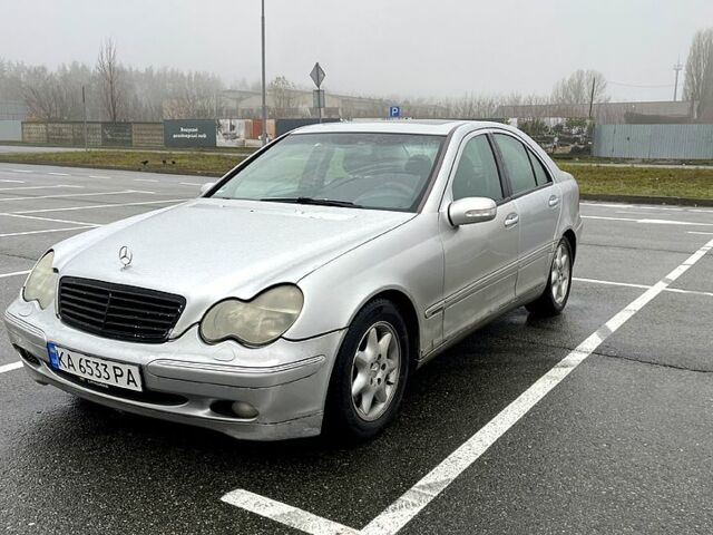 Сірий Мерседес Ц-Клас, об'ємом двигуна 2 л та пробігом 284 тис. км за 3700 $, фото 1 на Automoto.ua
