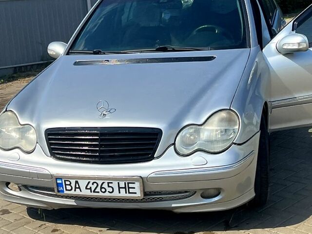 Сірий Мерседес Ц-Клас, об'ємом двигуна 2.6 л та пробігом 300 тис. км за 4150 $, фото 1 на Automoto.ua