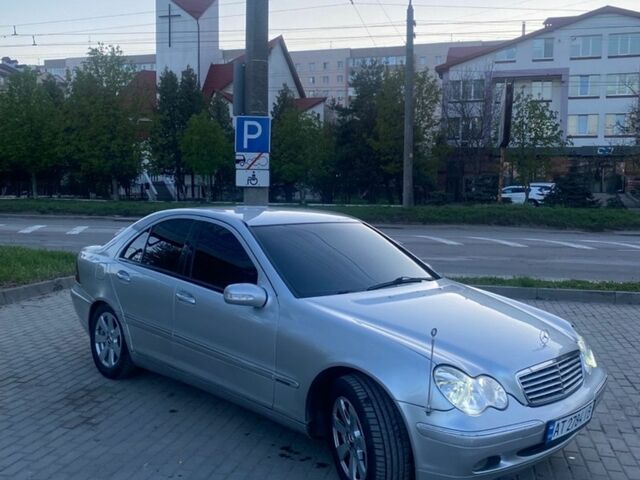 Сірий Мерседес Ц-Клас, об'ємом двигуна 2.15 л та пробігом 332 тис. км за 3800 $, фото 1 на Automoto.ua