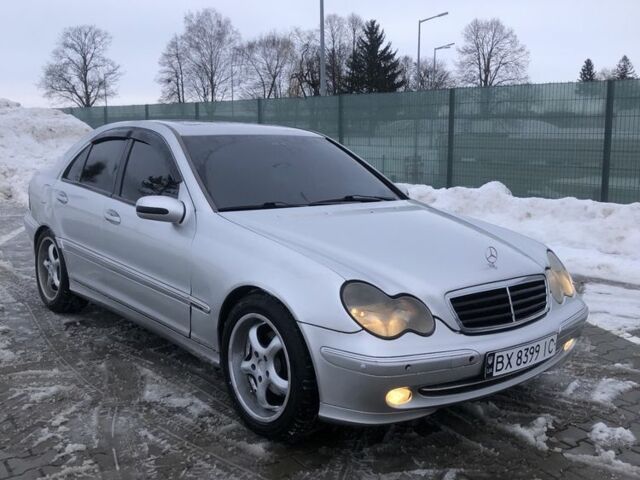 Серый Мерседес Ц-Класс, объемом двигателя 2 л и пробегом 303 тыс. км за 4300 $, фото 1 на Automoto.ua