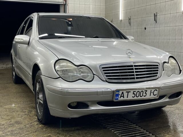 Сірий Мерседес Ц-Клас, об'ємом двигуна 2 л та пробігом 308 тис. км за 3500 $, фото 1 на Automoto.ua