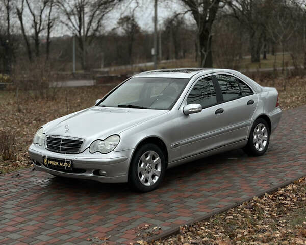 Сірий Мерседес Ц-Клас, об'ємом двигуна 2 л та пробігом 410 тис. км за 4300 $, фото 1 на Automoto.ua