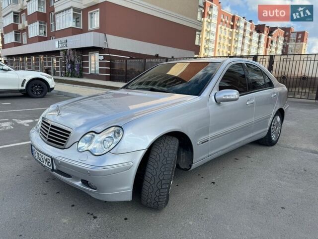 Серый Мерседес Ц-Класс, объемом двигателя 2 л и пробегом 307 тыс. км за 4999 $, фото 1 на Automoto.ua