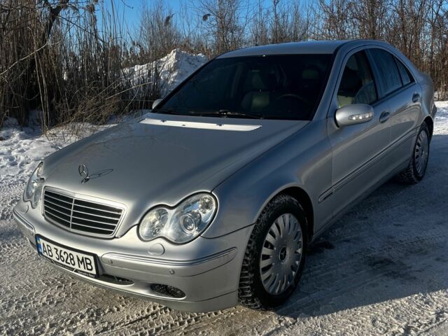 Серый Мерседес Ц-Класс, объемом двигателя 2 л и пробегом 303 тыс. км за 4000 $, фото 1 на Automoto.ua