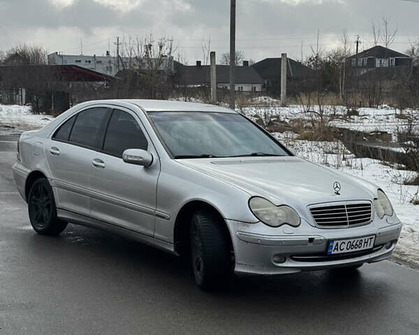 Сірий Мерседес Ц-Клас, об'ємом двигуна 2 л та пробігом 313 тис. км за 3500 $, фото 1 на Automoto.ua