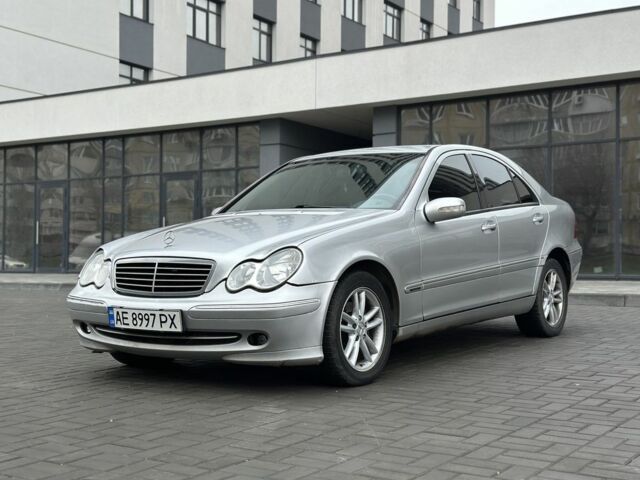 Сірий Мерседес Ц-Клас, об'ємом двигуна 2 л та пробігом 274 тис. км за 4499 $, фото 1 на Automoto.ua