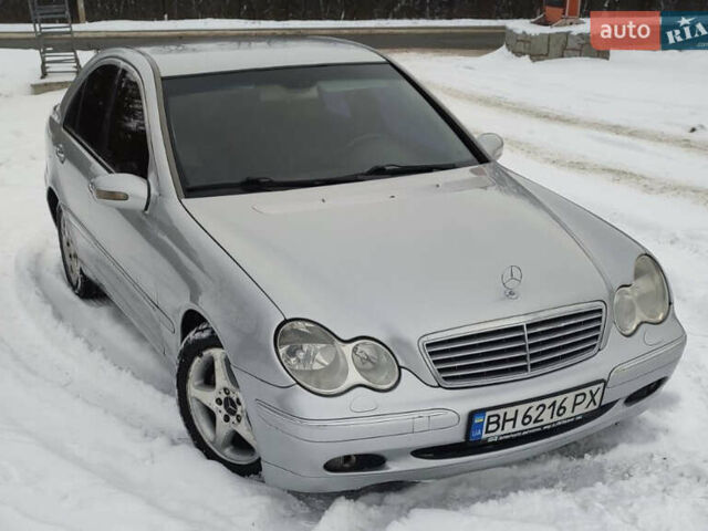 Серый Мерседес Ц-Класс, объемом двигателя 2 л и пробегом 301 тыс. км за 3800 $, фото 1 на Automoto.ua