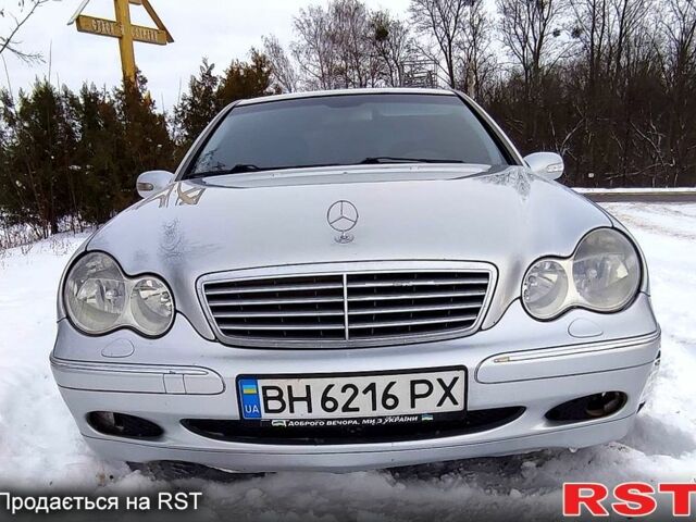 Серый Мерседес Ц-Класс, объемом двигателя 2 л и пробегом 301 тыс. км за 3800 $, фото 1 на Automoto.ua