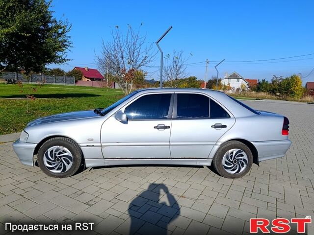 Сірий Мерседес Ц-Клас, об'ємом двигуна 2.2 л та пробігом 342 тис. км за 3500 $, фото 1 на Automoto.ua