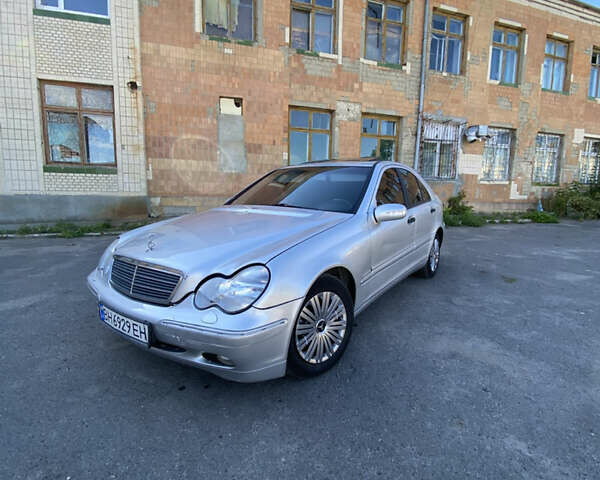 Сірий Мерседес Ц-Клас, об'ємом двигуна 2.2 л та пробігом 315 тис. км за 2999 $, фото 1 на Automoto.ua