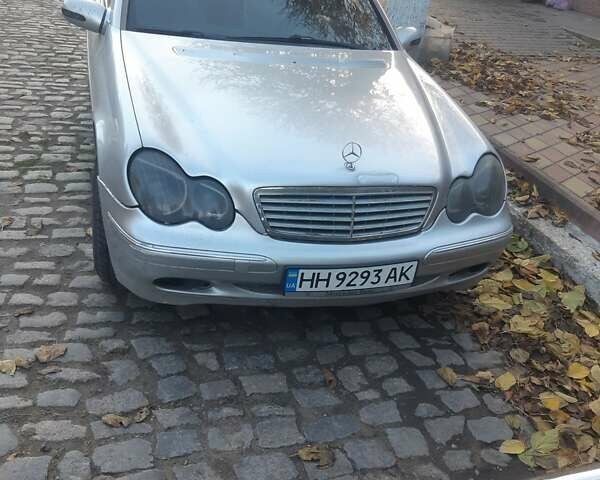 Серый Мерседес Ц-Класс, объемом двигателя 2.6 л и пробегом 430 тыс. км за 3200 $, фото 1 на Automoto.ua