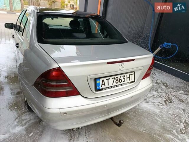 Мерседес Ц-Клас 2001 у Житомирі на Automoto.ua Сірий Мерседес Ц-Клас, об'ємом двигуна 2.15 л та пробігом 357 тис. км за 3450 $, фото 1 на Automoto.ua