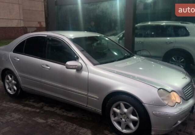 Серый Мерседес Ц-Класс, объемом двигателя 0 л и пробегом 250 тыс. км за 2400 $, фото 1 на Automoto.ua