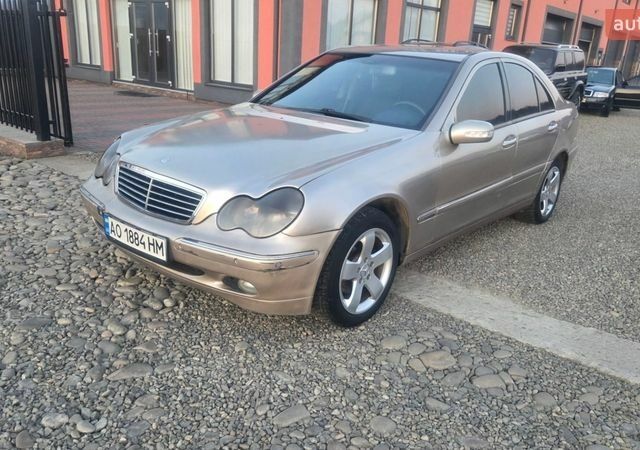 Серый Мерседес Ц-Класс, объемом двигателя 2.15 л и пробегом 252 тыс. км за 2950 $, фото 1 на Automoto.ua