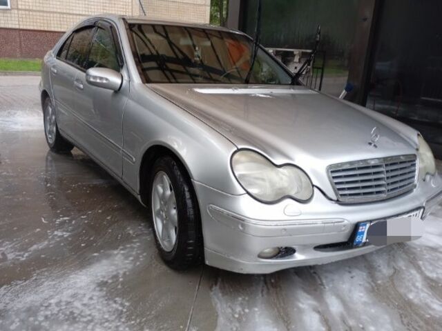 Сірий Мерседес Ц-Клас, об'ємом двигуна 2.6 л та пробігом 2 тис. км за 1200 $, фото 1 на Automoto.ua