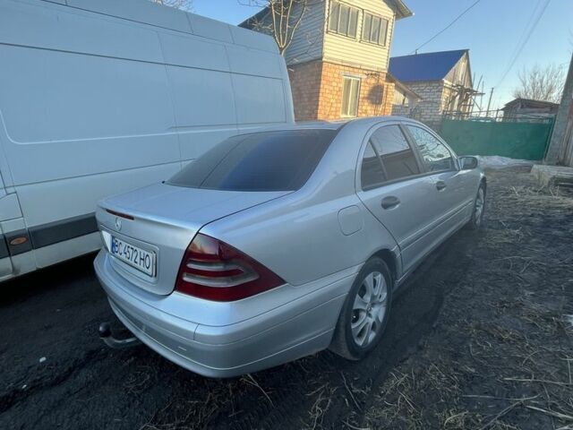 Серый Мерседес Ц-Класс, объемом двигателя 2.7 л и пробегом 380 тыс. км за 3800 $, фото 1 на Automoto.ua